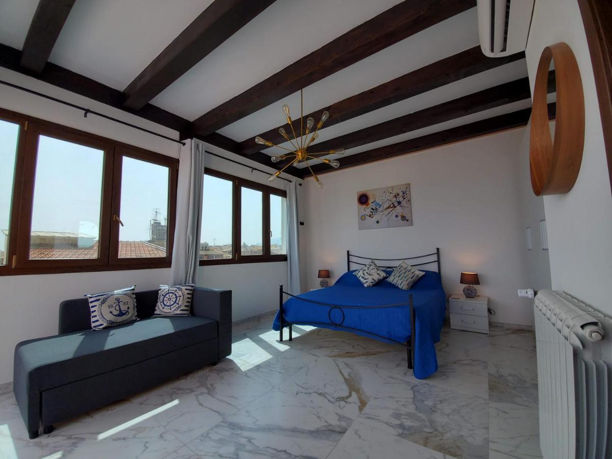 カステッランマーレ・デル・ゴルフォPalazzo Del Golfo Penthouseアパートメント エクステリア 写真
